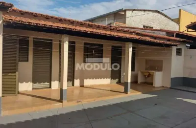 Casa residencial à venda, 3 quartos, 1 suíte, 3 vagas, santa mônica - uberlândia/mg