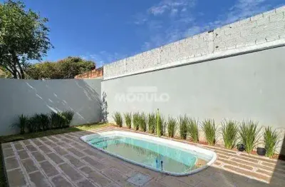 Casa com 3 quartos à venda na Rua Roberto Carlos Medeiros, --, Jardim Europa, Uberlândia