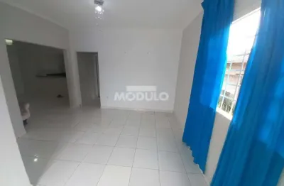 Casa residencial para locação bairro marta helena com 2 quartos