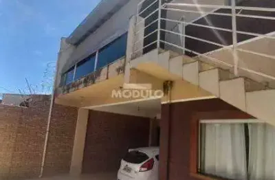 Casa residencial à venda, 5 quartos, 2 suítes, planalto - uberlândia/mg