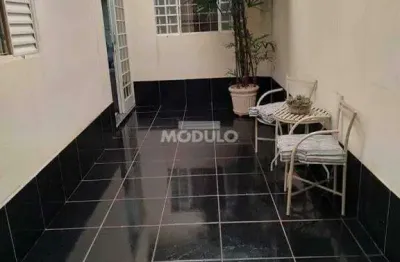 Casa residencial à venda, 3 quartos, 1 suíte, 2 vagas, presidente roosevelt - uberlândia/mg
