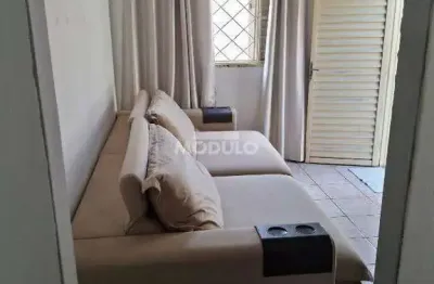 Casa residencial à venda, 3 quartos, 6 vagas, aclimação - uberlândia/mg