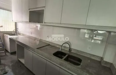 Apartamento com 3 quartos para alugar na Avenida Brasil, --, Umuarama, Uberlândia