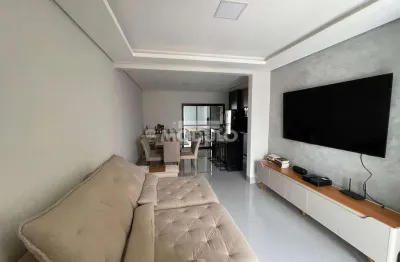 Sobrado novo mundo com armários planejados e placa solar.