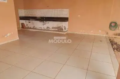 Casa residencial à venda, 3 quartos, 1 suíte, 4 vagas, umuarama - uberlândia/mg