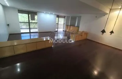 Apartamento com 3 quartos para alugar na Rua Triângulo Mineiro, --, Copacabana, Uberlândia