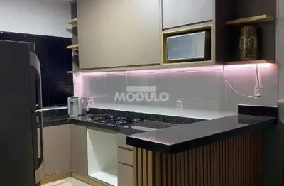 Casa residencial à venda, 2 quartos, 1 suíte, 2 vagas, novo mundo - uberlândia/mg