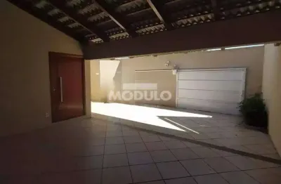 Casa residencial para locação, bairro jardim karaiba com 3 quartos