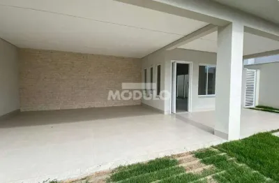 Casa residencial para locação no bairro shopping park com 3 suítes