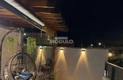 Sobrado no martins , 3 quartos, suite, espaço gourmet