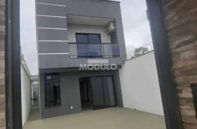 Casa com 3 quartos à venda na Rua Maria Madalena dos Santos Reis, --, Novo Mundo, Uberlândia