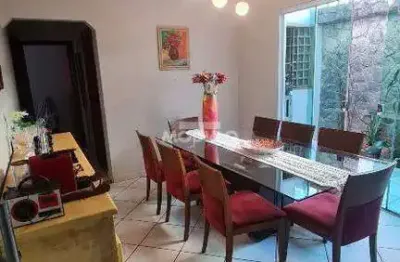 Casa residencial à venda, 3 quartos, 1 suíte, 2 vagas, santa mônica - uberlândia/mg