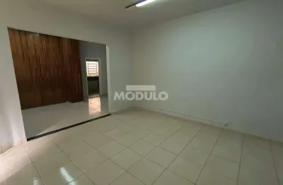 Apartamento com 3 quartos para alugar na Rua Silviano Brandão, --, Fundinho, Uberlândia