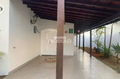 Casa comercial para alugar na Avenida Doutor Laerte Vieira Gonçalves, --, Santa Mônica, Uberlândia