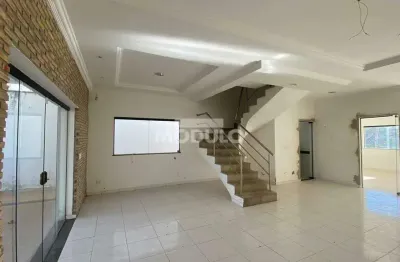 Casa comercial para alugar na Avenida do Alferes, --, Jardim Inconfidência, Uberlândia