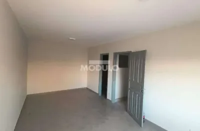 Casa residencial para locação no centro com 2 quartos