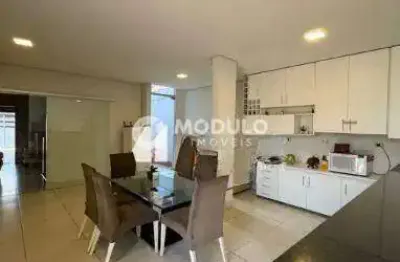 Casa residencial semi mobiliada para locação no jardim europa