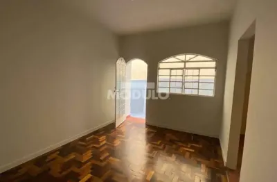Casa com 3 quartos para alugar na Rua João Pereira da Silva, --, Santa Mônica, Uberlândia