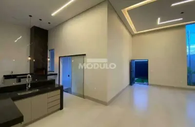 Casa com 3 quartos para alugar na Avenida Yuri Resende Miranda, --, Novo Mundo, Uberlândia