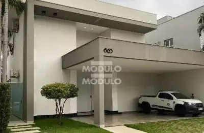 Casa de alto padrão em condomínio fechado – pronta para morar!