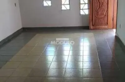 Casa residencial à venda, 3 quartos, 2 suítes, 3 vagas, jaragua - uberlândia/mg