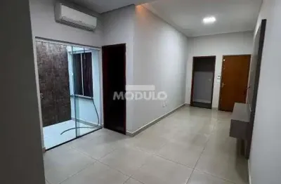 Casa residencial à venda, 3 quartos, 1 suíte, 2 vagas, jardim brasília - uberlândia/mg