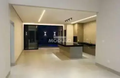 Casa residencial à venda, 3 quartos, 3 suítes, 2 vagas, praça alto umuarama - uberlândia/mg