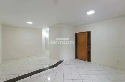 Casa comercial para locação no bairro santa luzia com 3 quartos