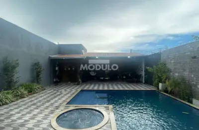 Casa residencial à venda, 2 quartos, 1 suíte, 3 vagas, chácaras tubalina e quartel - uberlândia/mg