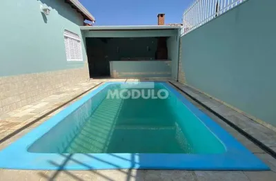 Casa residencial à venda, 3 quartos, 1 suíte, 3 vagas, santa mônica - uberlândia/mg