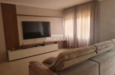 Casa residencial à venda, 3 quartos, 1 suíte, 4 vagas, santa mônica - uberlândia/mg