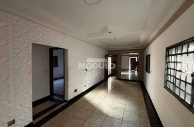 Casa residencial à venda, 4 quartos, 2 suítes, 2 vagas, planalto - uberlândia/mg