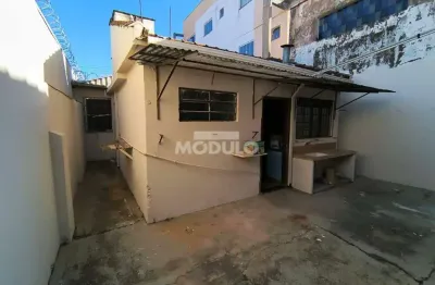 Casa com 3 quartos para alugar na Gardênia, --, Centro, Uberlândia