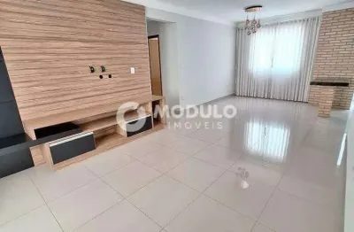 Apartamento com 3 quartos para alugar na Rua Santa Catarina, --, Brasil, Uberlândia