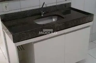 Apartamento térreo para locação no bairro shopping park.