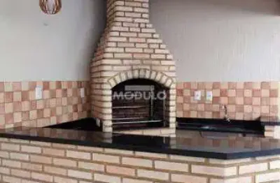 Casa com 3 quartos para alugar na Rua Jornalista José Batista Coury, --, Alto Umuarama, Uberlândia