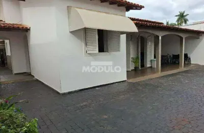 Casa comercial para locação no bairro osvaldo resende.