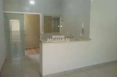 Casa com 3 quartos para alugar na Rua Melo Viana, --, Martins, Uberlândia