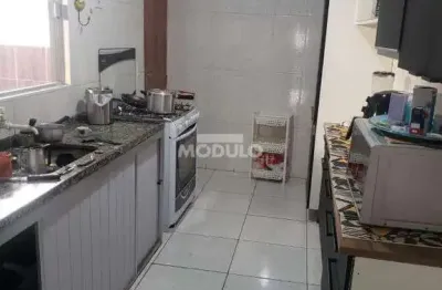 Casa em condomínio fechado com 3 quartos para alugar na Avenida dos Ferreiras, --, Aclimação, Uberlândia