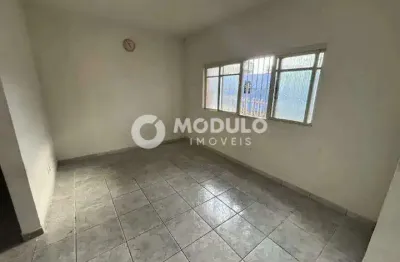 Casa com 4 quartos para alugar na Rua Silva Jardim, --, Tabajaras, Uberlândia