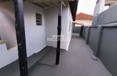 Casa com 1 quarto para alugar na Rua Tenente Virmondes, --, Centro, Uberlândia