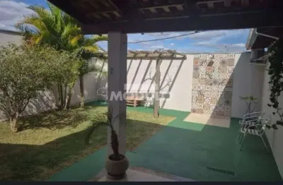 Casa residencial com 150 m² de área interna e 250 m² de terreno em jardim holanda- uberlâdia/mg zona oeste, uberlândia – r$ 380.000,00