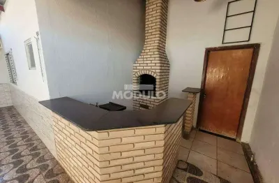 Casa com 3 quartos para alugar na Rua Rio Claro, --, Mansour, Uberlândia