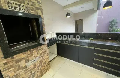 Casa com 3 quartos para alugar na Avenida Atlântica, --, Presidente Roosevelt, Uberlândia