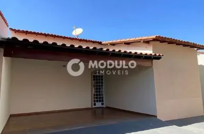 Casa residencial à venda, 3 quartos, 1 suíte, 4 vagas, santa mônica - uberlândia/mg