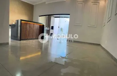 Belíssima casa, localização privilegiada início do interlagos, em fase final de acabamento!