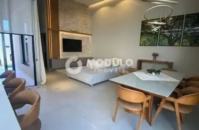 Linda casa com 3 quartos sendo 1 suíte à venda – ótima localização e acabamento impecável!