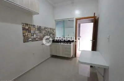 Casa em condomínio fechado no bairro alto umuarama.