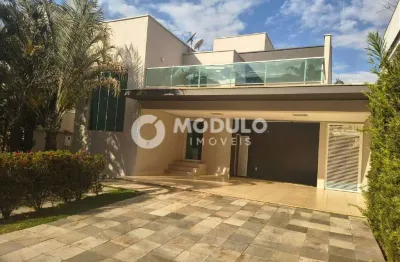 Casa em condomínio fechado disponivel para locação no bairro nova uberlândia.