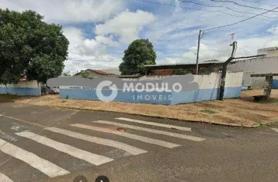 Terreno à venda na Avenida Getúlio Vargas, --, Tubalina, Uberlândia